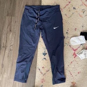 Nike cropped leggings